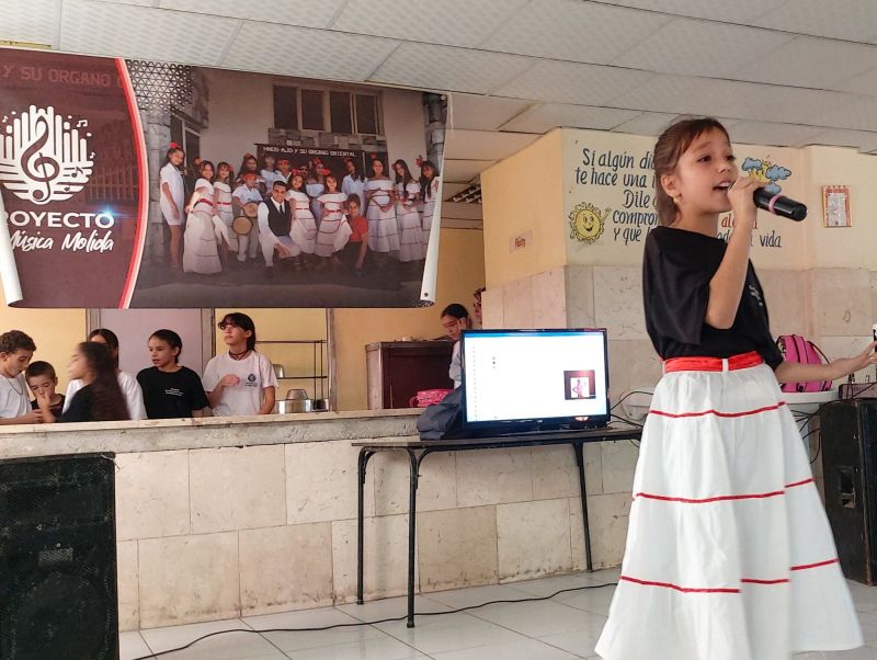 Los aficionados al arte mantienen viva la cultura calixteña.