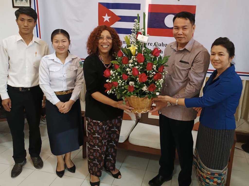 Laos Enna Viant Dia Mujer