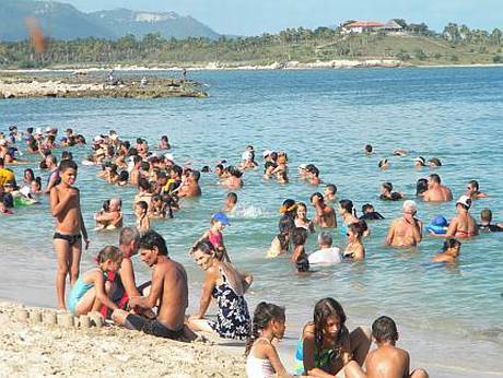 Playa Blanca, en Holguín, balneario muy visitado por los calixteños. Foto: Aleaga